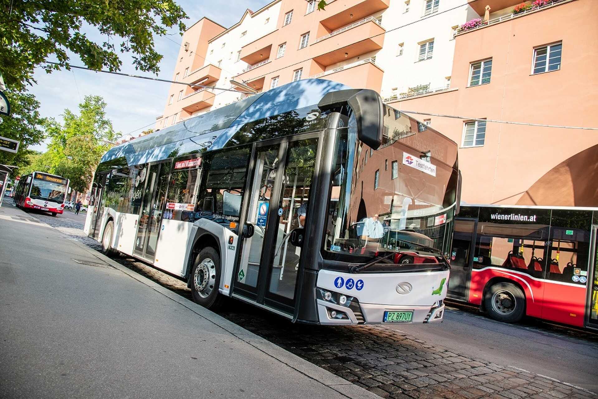 Hidrogénes autóbusz tesztüzeme Bécsben.
