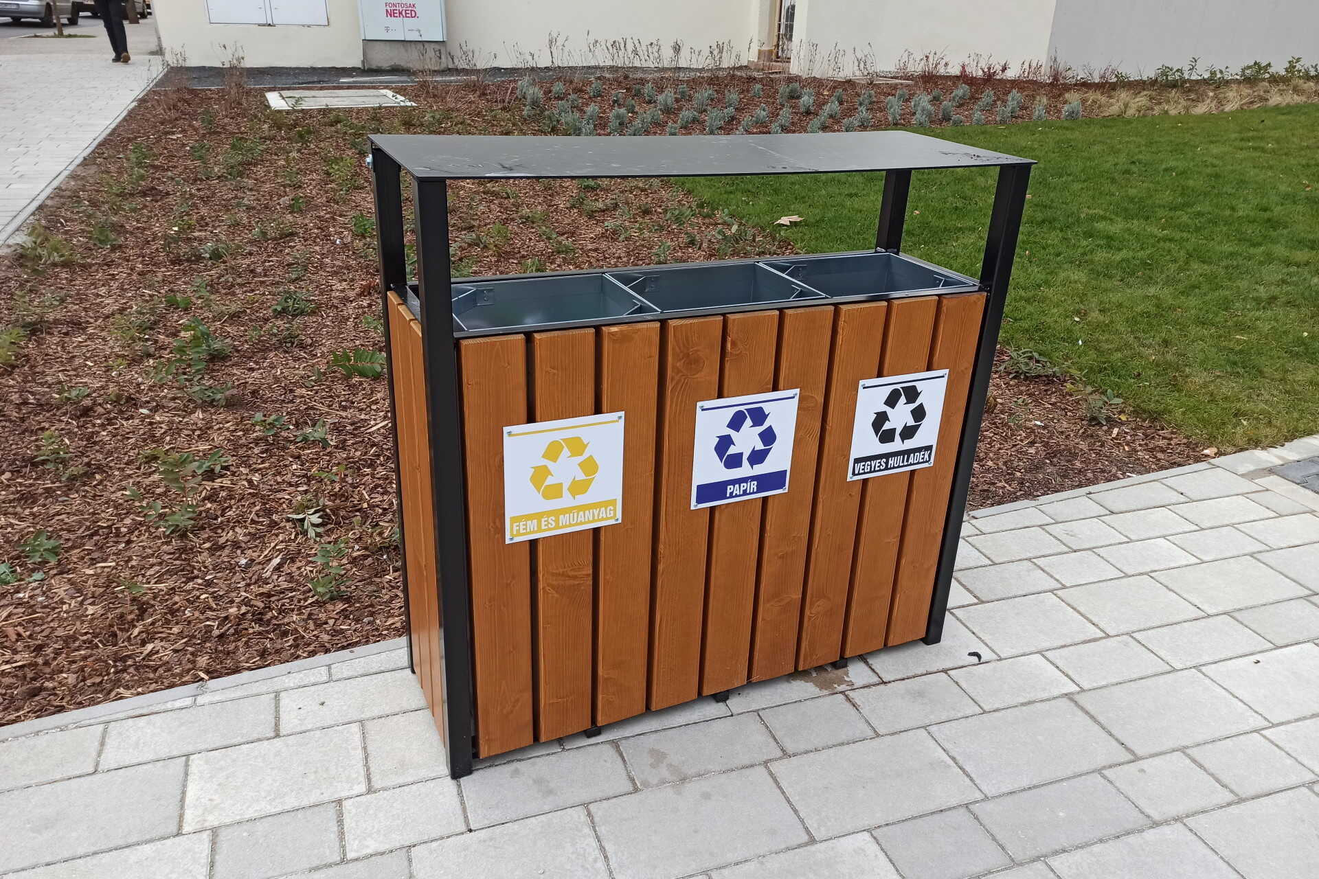 Szelektív kuka az Árpád utcában