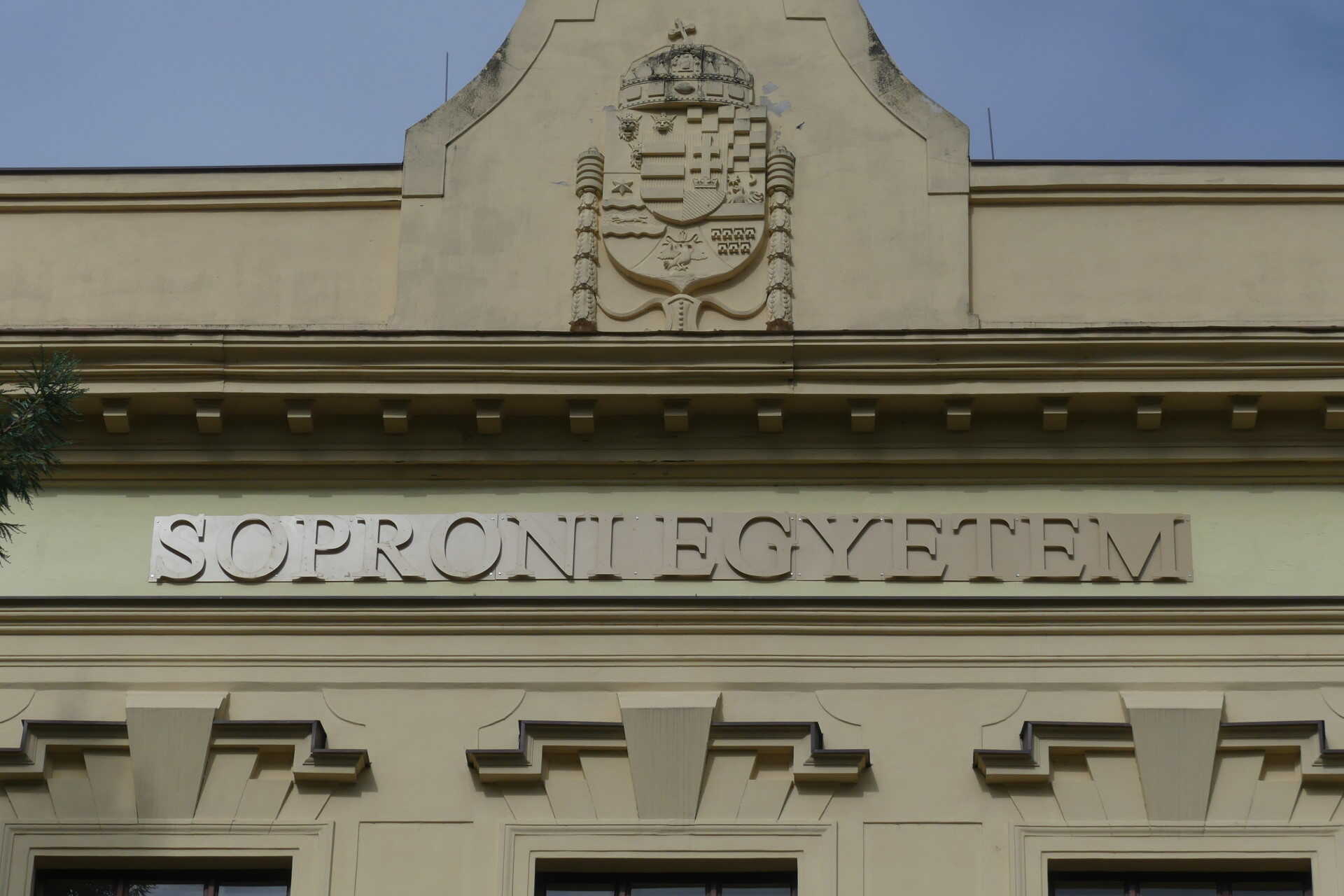 Soproni Egyetem homlokzat