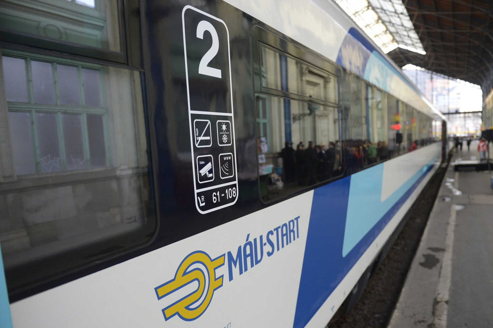 Új Intercity kocsik a MÁV-tól, a kerekesszékesek meg menjenek ahogy akarnak