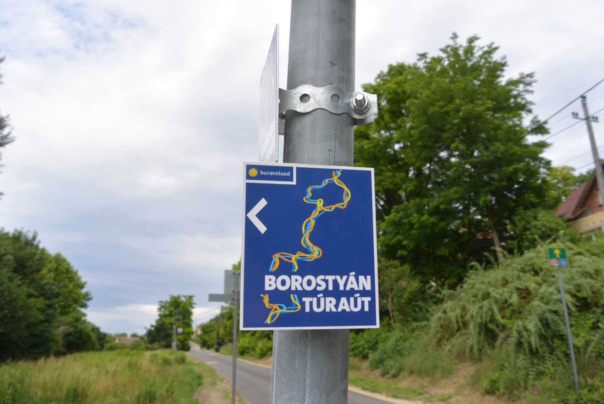 A Borostyán Túraút jelzése
