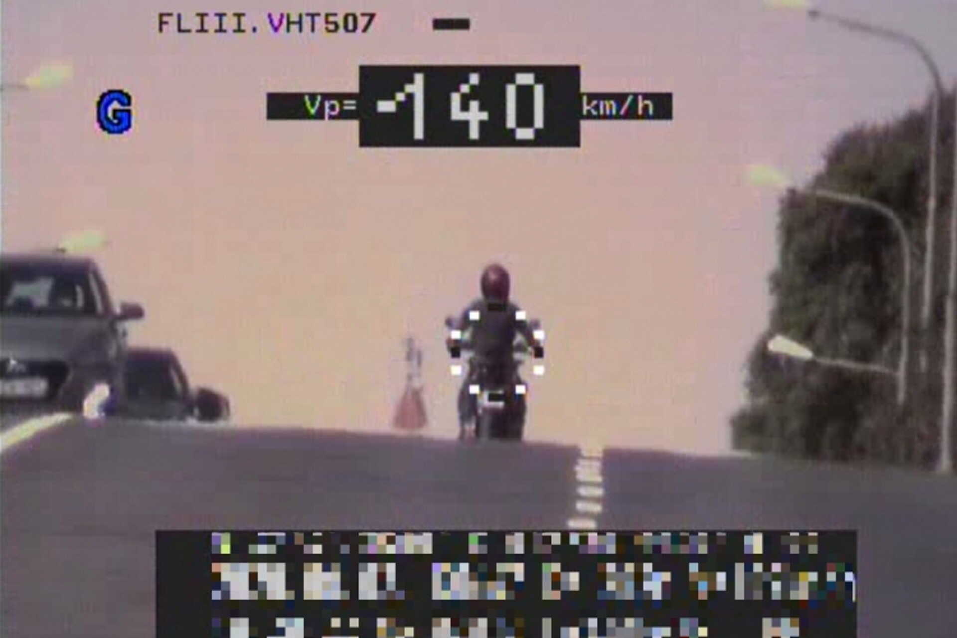 gyorshajtó motoros