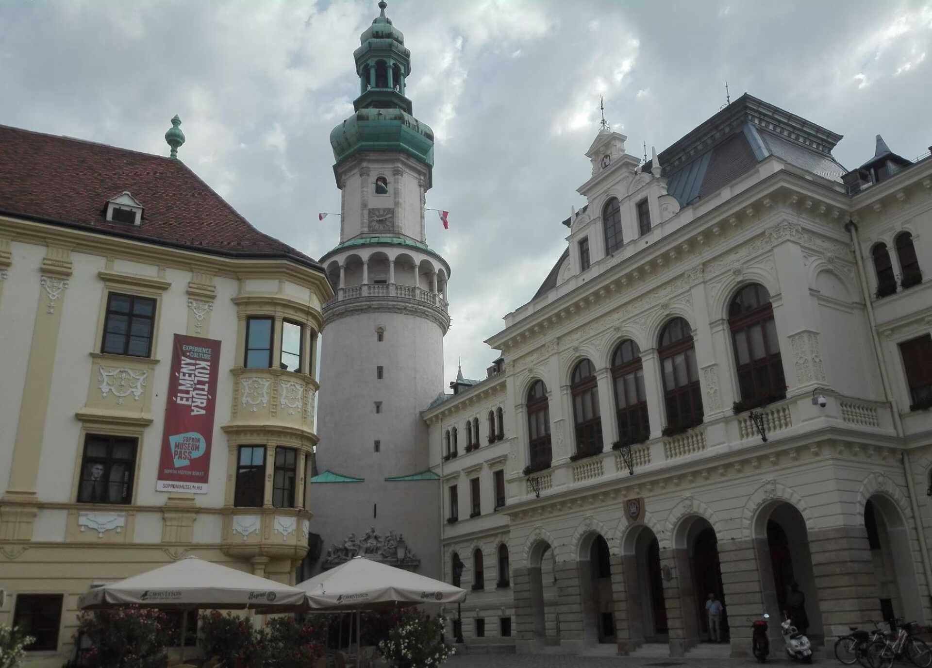 Hallgat a Tűztorony