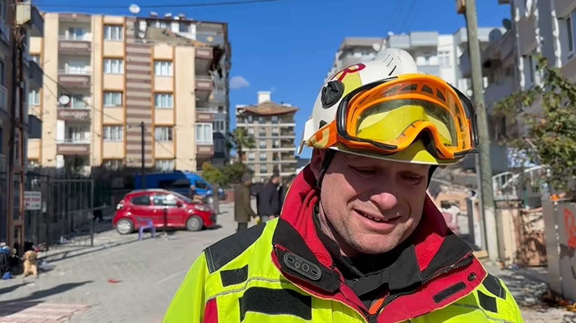 Pavelcze László parancsnok meghatódik riport közben