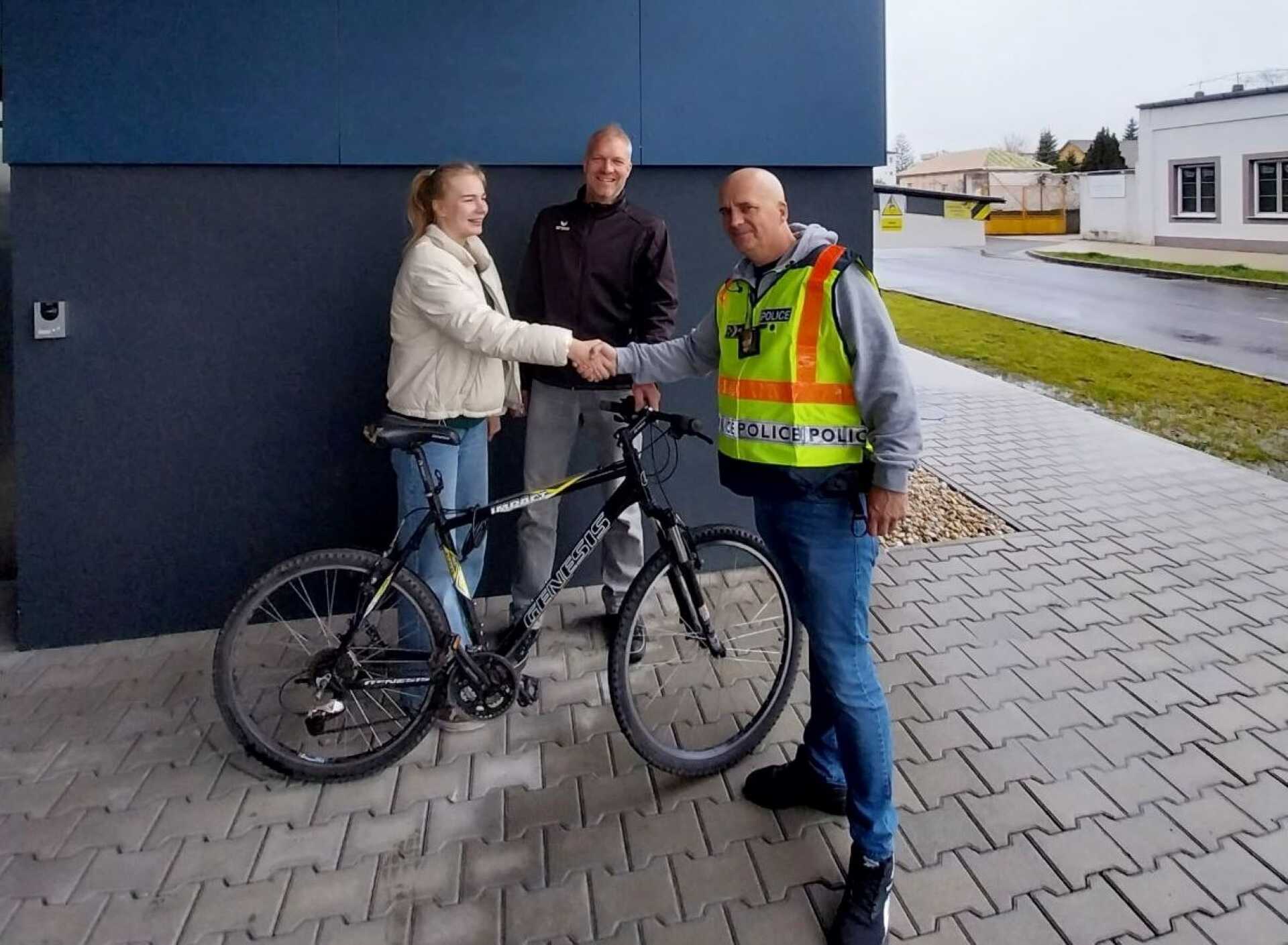 Tulajdonosa nagyon örült a visszakapott járgánynak.