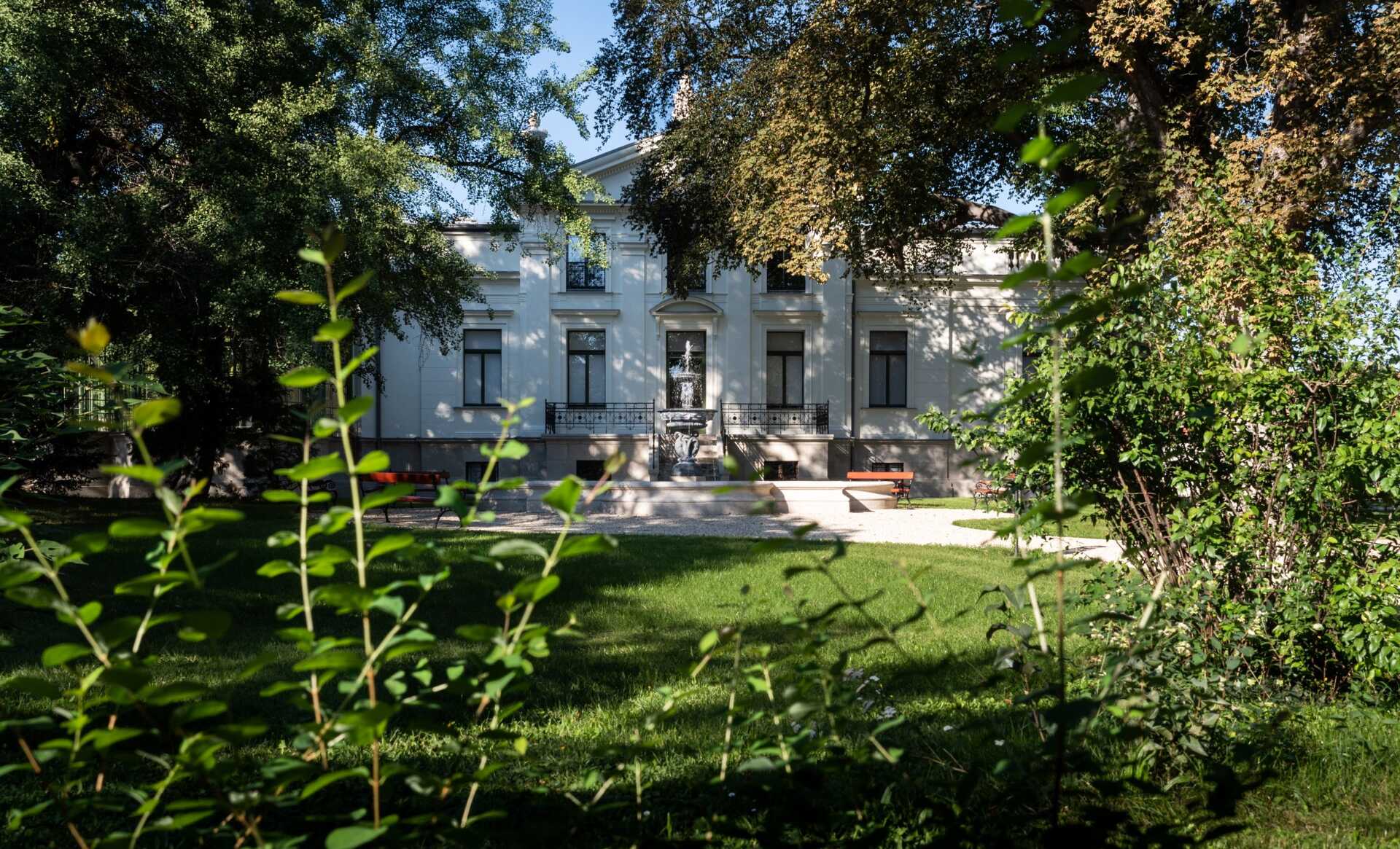 Izgalmas és tartalmas programokkal lesz tele a Lenck-villa kertje.