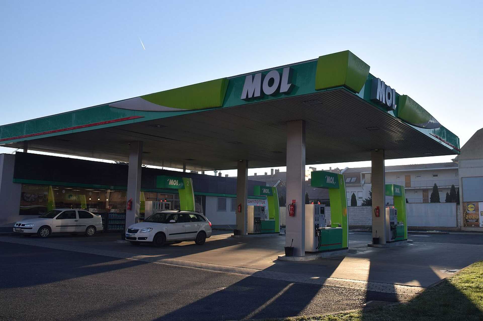 Benzin, benzinkút, Mol