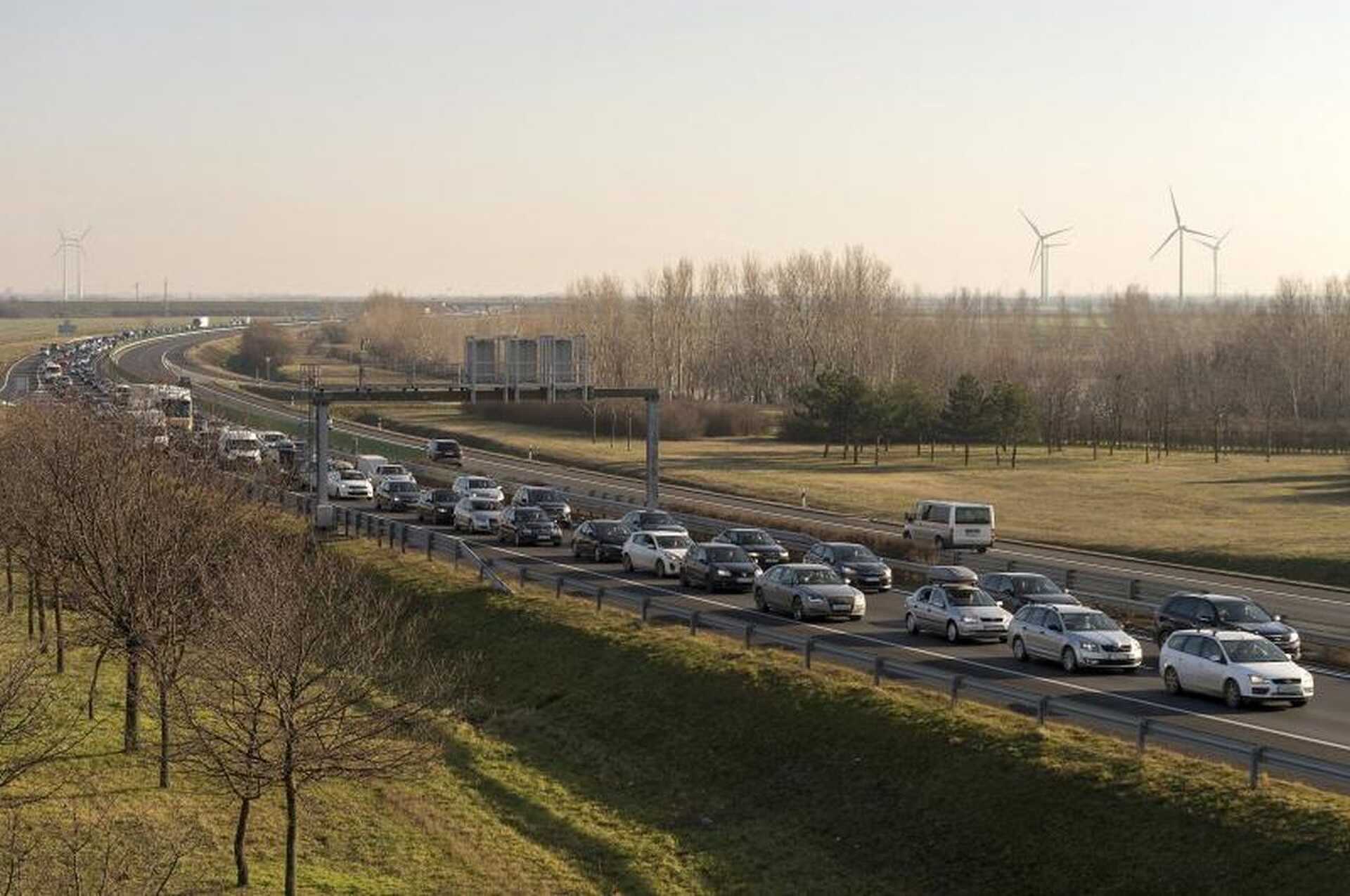 Hét kilométeres torlódás az M1-esen